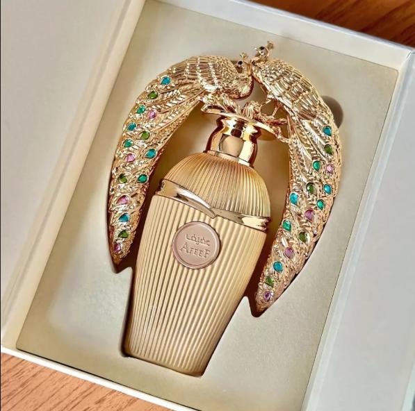 Lattafa Perfume Afeef EDP para Mujeres 100 ml Diseño de Pavo Real Dorado y Detalles de Piedras